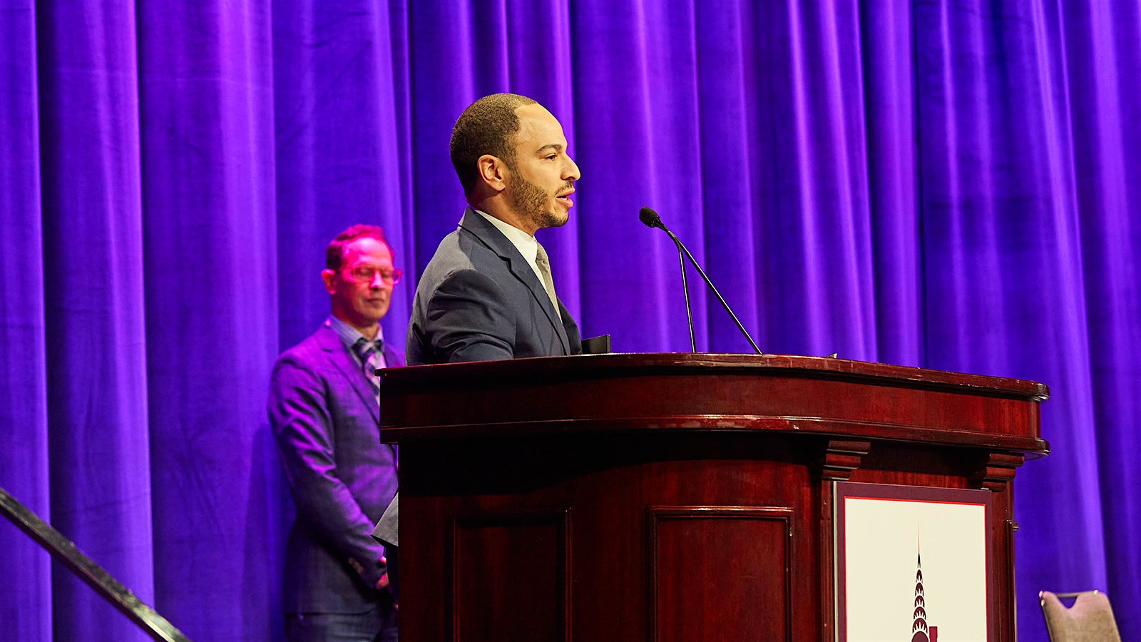 Press wine director Vincent Morrow speaks to the Wine Experience audience from the podium.